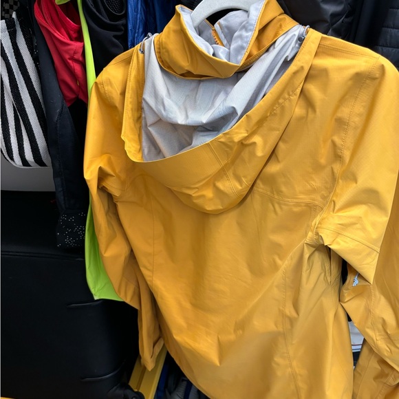 REI Rain-jacket, yellow XS - Picture 4 of 6